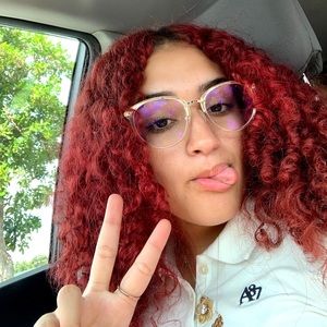 Meet your Posher, Camila